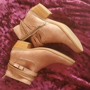 Kim Roger's sz 7.5 brown booties.